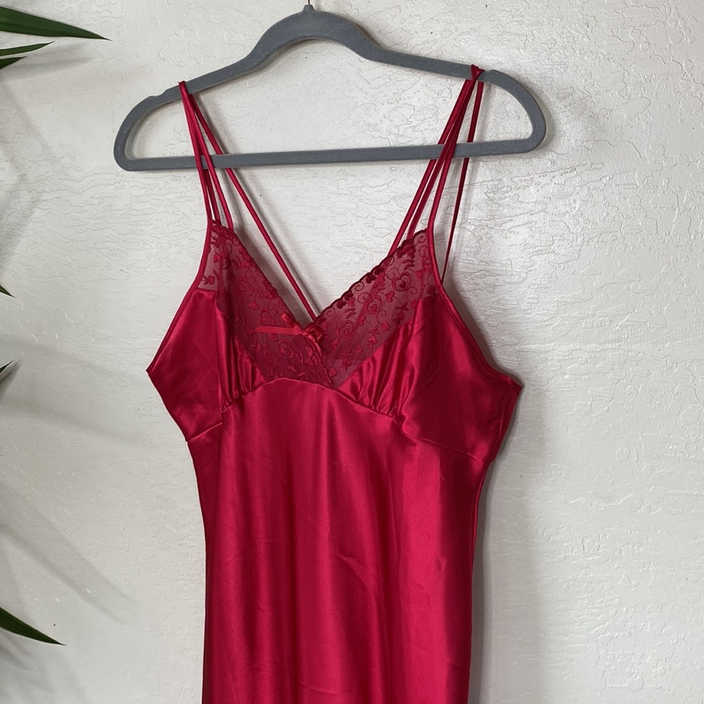 Sexy red satin slip dress - Picture 2 of 3